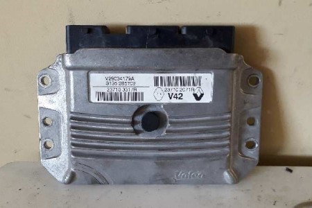 Dacia Sandero 1.2 16V bontott használt motorvezérlő computer szett 237102071R - Bontott használt Dacia motorvezérlő computer sz